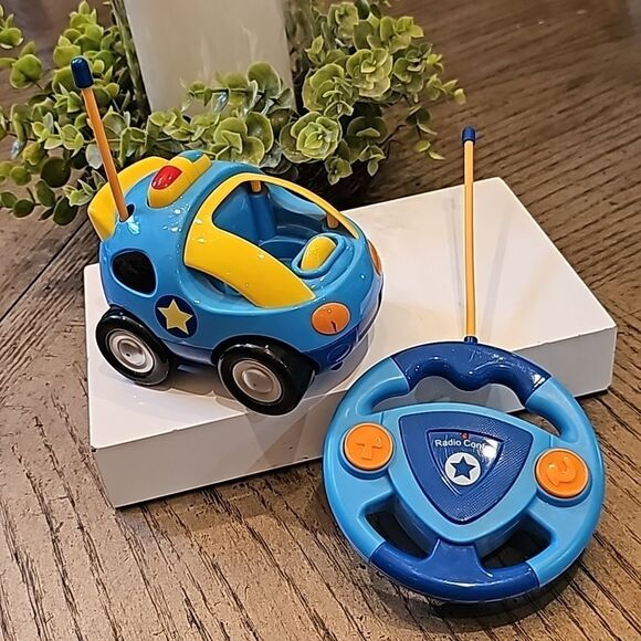 Police race car with remote and sounds - Picture 7 of 7